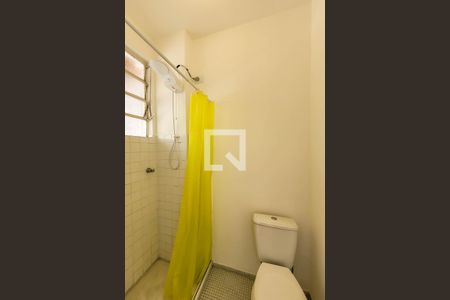Banheiro de kitnet/studio para alugar com 1 quarto, 28m² em Aclimação, São Paulo