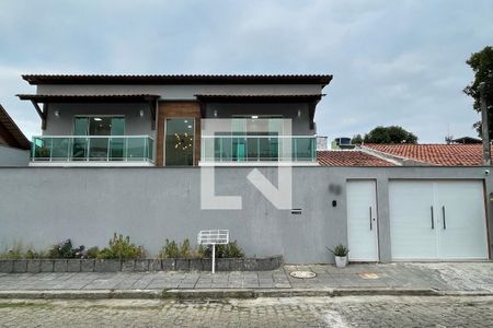 Casa à venda com 270m², 3 quartos e 3 vagasFachada