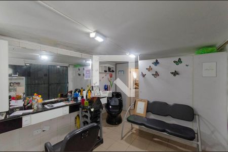 Casa à venda com 150m², 3 quartos e 2 vagas Casa à venda com 150m², 3 quartos e 2 vagasSalão