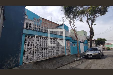 Casa à venda com 150m², 3 quartos e 2 vagas Casa à venda com 150m², 3 quartos e 2 vagasFachad