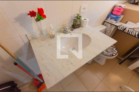 Casa à venda com 150m², 3 quartos e 2 vagas Casa à venda com 150m², 3 quartos e 2 vagasLavabo Salão