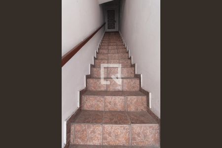 Casa para alugar com 200m², 3 quartos e sem vagaEscada