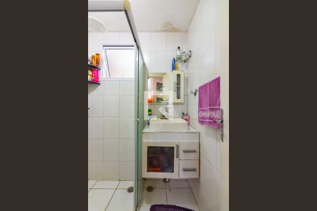 Banheiro de apartamento para alugar com 2 quartos, 54m² em São Pedro, Osasco