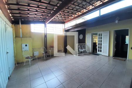 Casa à venda com 180m², 3 quartos e 3 vagas Casa à venda com 180m², 3 quartos e 3 vagasGaragem