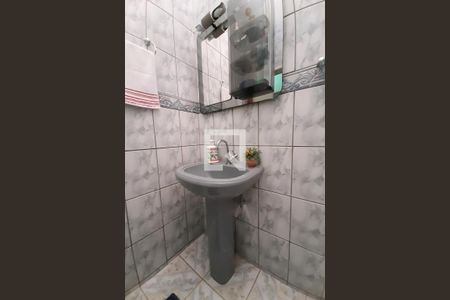 Casa à venda com 180m², 3 quartos e 3 vagas Casa à venda com 180m², 3 quartos e 3 vagasBanheiro Social