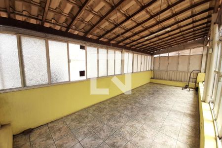 Casa à venda com 180m², 3 quartos e 3 vagas Casa à venda com 180m², 3 quartos e 3 vagasTerraço