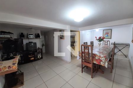 Casa à venda com 180m², 3 quartos e 3 vagas Casa à venda com 180m², 3 quartos e 3 vagasCozinha 2