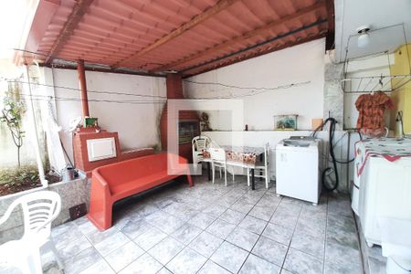 Casa à venda com 180m², 3 quartos e 3 vagas Casa à venda com 180m², 3 quartos e 3 vagasQuintal