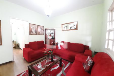 Casa à venda com 180m², 3 quartos e 3 vagas Casa à venda com 180m², 3 quartos e 3 vagasSala