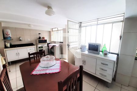 Casa à venda com 180m², 3 quartos e 3 vagas Casa à venda com 180m², 3 quartos e 3 vagasCozinha 2