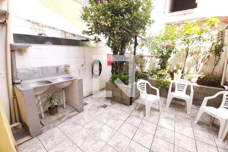 Casa à venda com 180m², 3 quartos e 3 vagas Casa à venda com 180m², 3 quartos e 3 vagasQuintal
