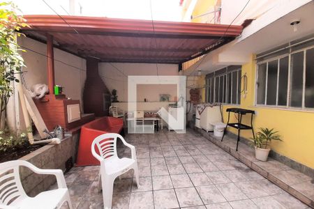 Casa à venda com 180m², 3 quartos e 3 vagas Casa à venda com 180m², 3 quartos e 3 vagasQuintal