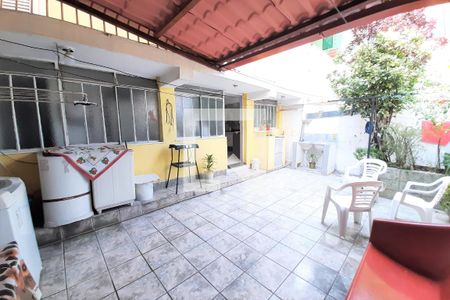 Casa à venda com 180m², 3 quartos e 3 vagas Casa à venda com 180m², 3 quartos e 3 vagasQuintal