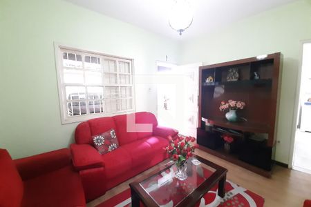 Casa à venda com 180m², 3 quartos e 3 vagas Casa à venda com 180m², 3 quartos e 3 vagasSala