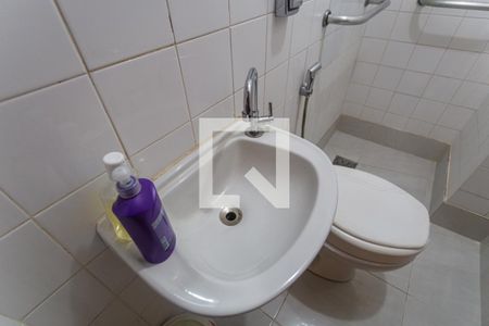 Apartamento para alugar com 230m², 4 quartos e 3 vagas Apartamento para alugar com 230m², 4 quartos e 3 vagasPia do Banheiro de Serviço