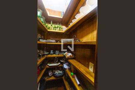 Apartamento para alugar com 230m², 4 quartos e 3 vagas Apartamento para alugar com 230m², 4 quartos e 3 vagasDespensa 1