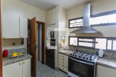 Apartamento para alugar com 230m², 4 quartos e 3 vagas Apartamento para alugar com 230m², 4 quartos e 3 vagasCozinha