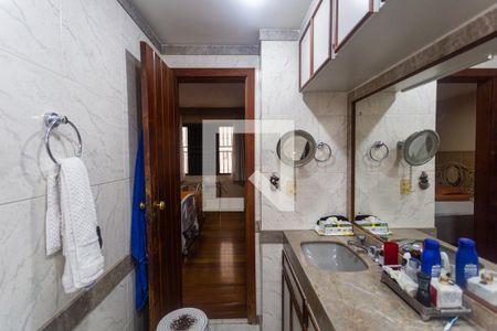Apartamento para alugar com 230m², 4 quartos e 3 vagas Apartamento para alugar com 230m², 4 quartos e 3 vagasBanheiro da Suíte 1