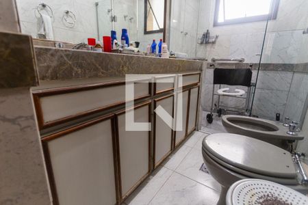 Apartamento para alugar com 230m², 4 quartos e 3 vagas Apartamento para alugar com 230m², 4 quartos e 3 vagasArmário do Banheiro da Suíte 1