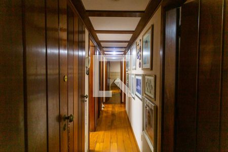 Apartamento para alugar com 230m², 4 quartos e 3 vagas Apartamento para alugar com 230m², 4 quartos e 3 vagasCorredor