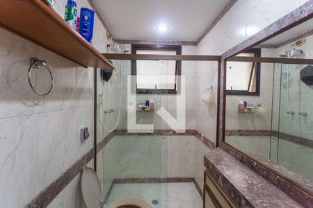 Apartamento para alugar com 230m², 4 quartos e 3 vagas Apartamento para alugar com 230m², 4 quartos e 3 vagasBanheiro da Suíte 2