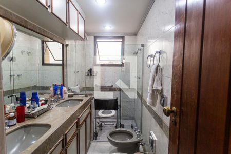 Apartamento para alugar com 230m², 4 quartos e 3 vagas Apartamento para alugar com 230m², 4 quartos e 3 vagasBanheiro da Suíte 1