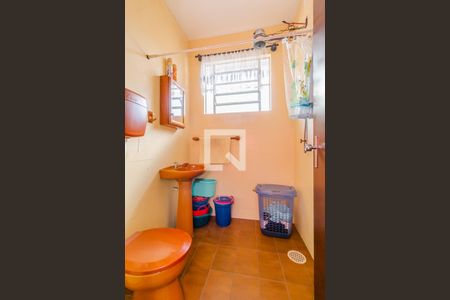 Casa à venda com 220m², 6 quartos e 4 vagasBanheiro 2