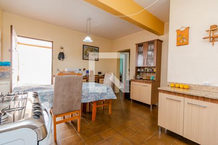 Casa à venda com 220m², 6 quartos e 4 vagasCozinha