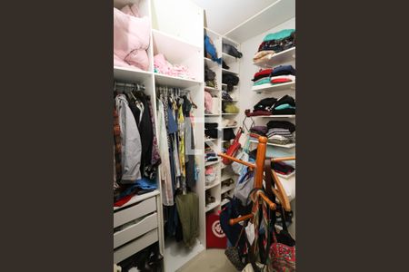 Casa de condomínio para alugar com 260m², 4 quartos e 2 vagasCloset da suíte 1