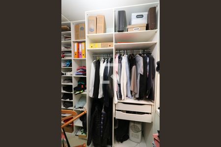 Casa de condomínio para alugar com 260m², 4 quartos e 2 vagasCloset da suíte 1