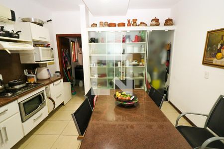 Casa de condomínio para alugar com 260m², 4 quartos e 2 vagasCozinha