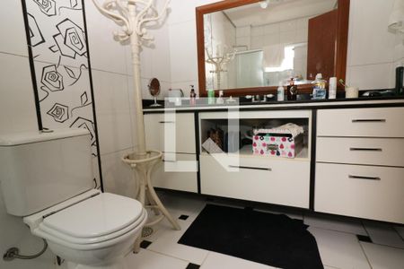 Casa de condomínio para alugar com 260m², 4 quartos e 2 vagasBanheiro da Suíte 1