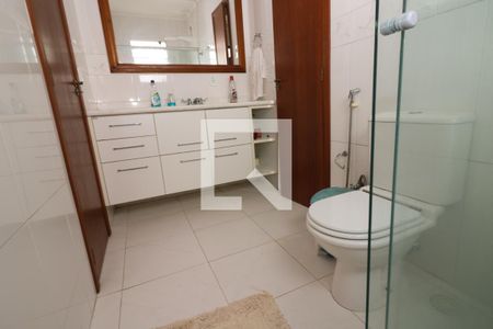 Casa de condomínio para alugar com 260m², 4 quartos e 2 vagasBanheiro da Suíte 3