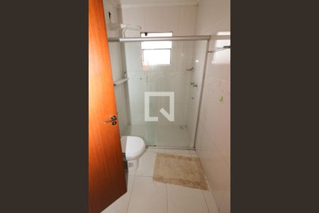 Casa de condomínio para alugar com 260m², 4 quartos e 2 vagasBanheiro da Suíte 3