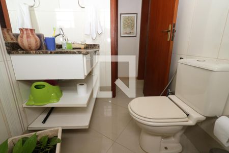 Casa de condomínio para alugar com 260m², 4 quartos e 2 vagasBanheiro Social