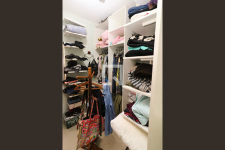 Casa de condomínio para alugar com 260m², 4 quartos e 2 vagasCloset da suíte 1