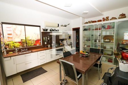 Casa de condomínio para alugar com 260m², 4 quartos e 2 vagasCozinha