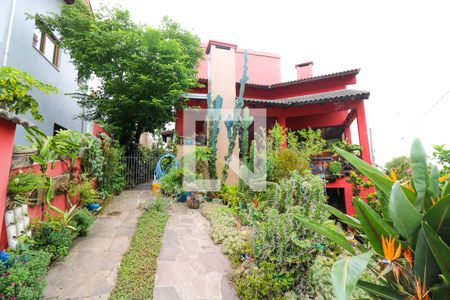 Casa de condomínio para alugar com 260m², 4 quartos e 2 vagasFachada