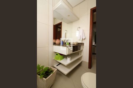 Casa de condomínio para alugar com 260m², 4 quartos e 2 vagasBanheiro Social