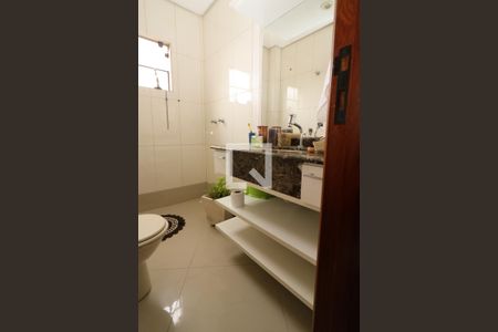 Casa de condomínio para alugar com 260m², 4 quartos e 2 vagasBanheiro Social