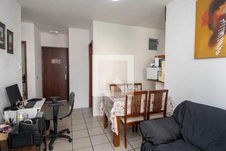Sala de Apartamento com 2 quartos, 76m² Copacabana