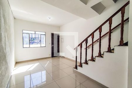 Sala de casa para alugar com 3 quartos, 76m² em Jardim Pazini, Taboão da Serra