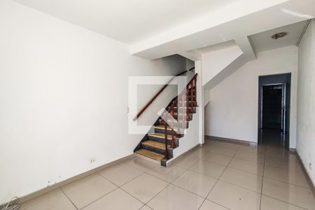 Sala de casa para alugar com 3 quartos, 76m² em Jardim Pazini, Taboão da Serra