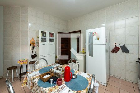 Casa à venda com 455m², 4 quartos e 6 vagas Casa à venda com 455m², 4 quartos e 6 vagasCozinha