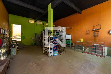 Casa à venda com 455m², 4 quartos e 6 vagas Casa à venda com 455m², 4 quartos e 6 vagasDepósito