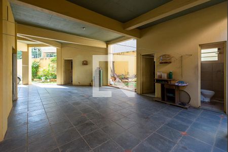 Casa à venda com 455m², 4 quartos e 6 vagas Casa à venda com 455m², 4 quartos e 6 vagasGaragem