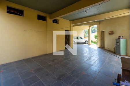 Casa à venda com 455m², 4 quartos e 6 vagas Casa à venda com 455m², 4 quartos e 6 vagasGaragem