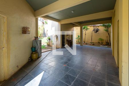 Casa à venda com 455m², 4 quartos e 6 vagas Casa à venda com 455m², 4 quartos e 6 vagasGaragem