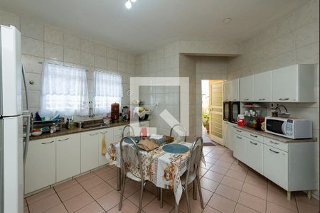 Casa à venda com 455m², 4 quartos e 6 vagas Casa à venda com 455m², 4 quartos e 6 vagasCozinha - Armários