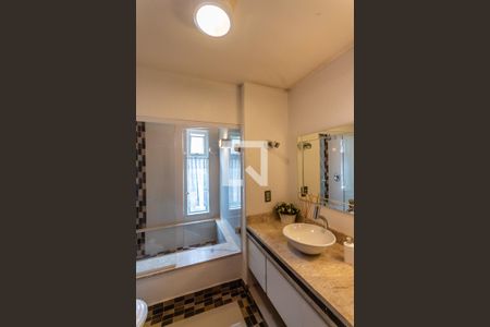 Apartamento à venda com 200m², 4 quartos e 1 vaga Apartamento à venda com 200m², 4 quartos e 1 vagaBanheiro